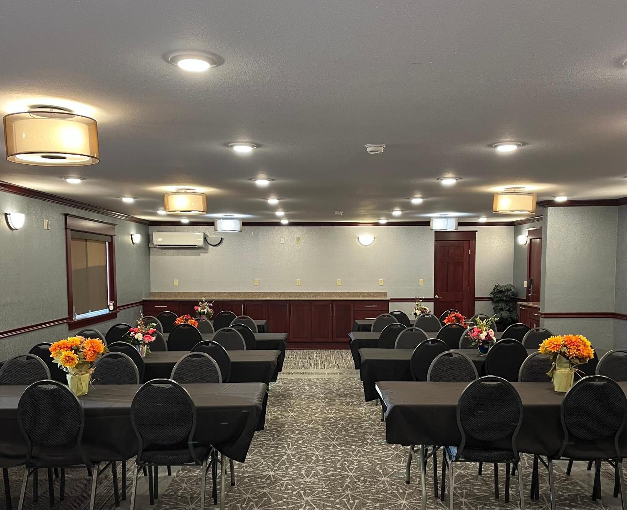 Fireside Inn And Suites Девилс-Лейк Экстерьер фото